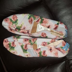 Toms womens slip ons